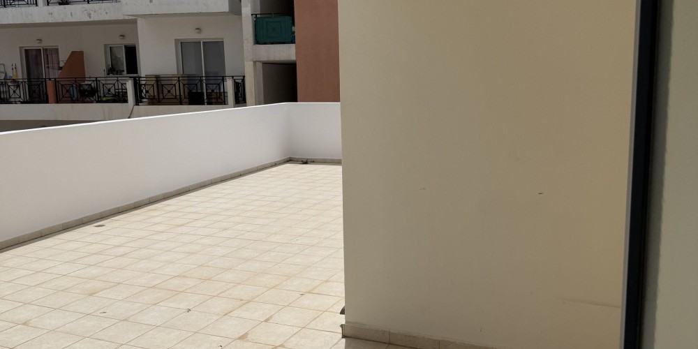 1-bedroom apartment with a large terrace in Geroskipou, Paphos — photo 12