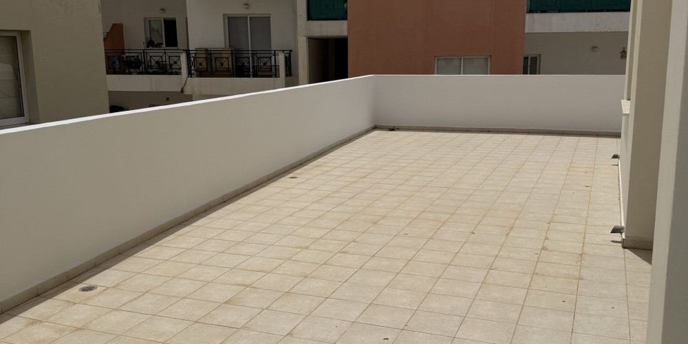 1-bedroom apartment with a large terrace in Geroskipou, Paphos — photo 13