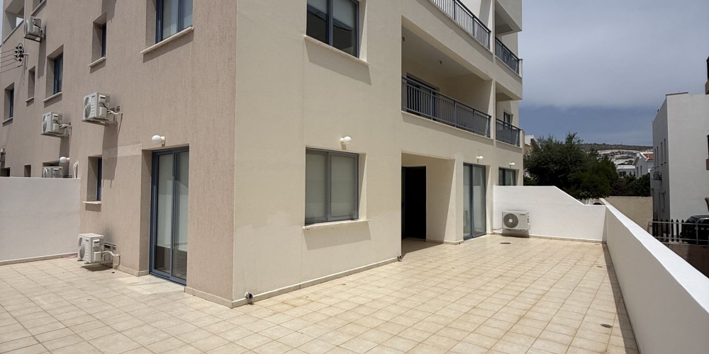 1-bedroom apartment with a large terrace in Geroskipou, Paphos — photo 14