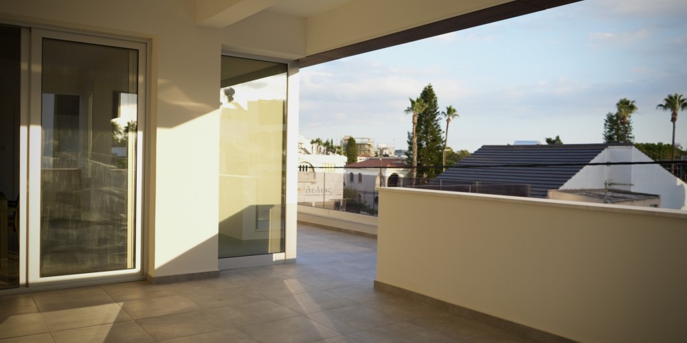 2-bedroom fully furnished apartment with a large balcony in the centre of Larnaca — photo 2