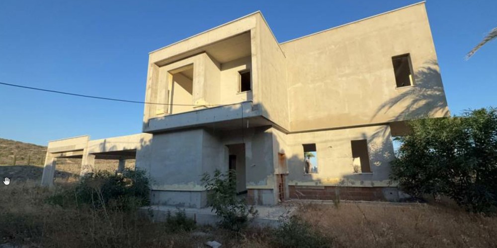 Unfinished 4-bedroom villa with sea views in Agios Tychonas, Limassol — photo 1