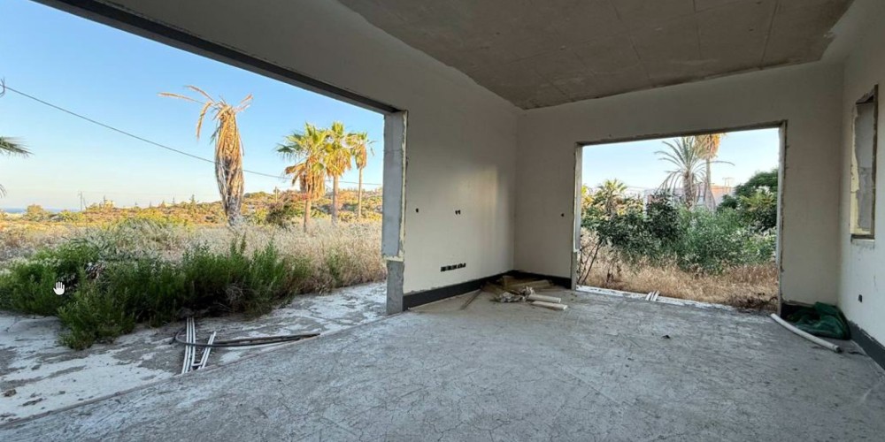 Unfinished 4-bedroom villa with sea views in Agios Tychonas, Limassol — photo 13