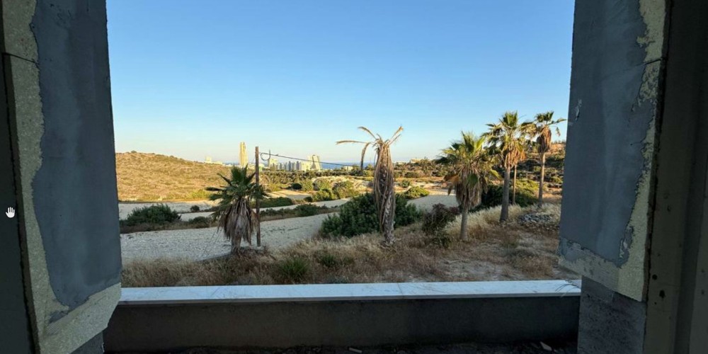 Unfinished 4-bedroom villa with sea views in Agios Tychonas, Limassol — photo 24