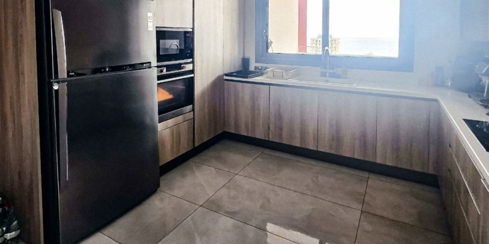 Three-bedroom apartment with a large covered veranda and panoramic views in Cineplex, Limassol — photo 5