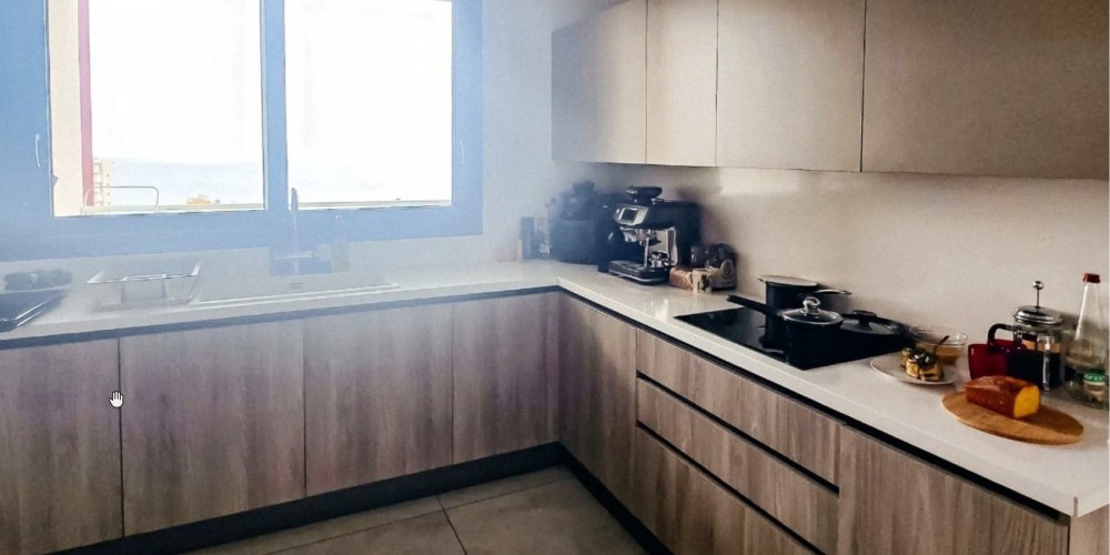 Three-bedroom apartment with a large covered veranda and panoramic views in Cineplex, Limassol — photo 6