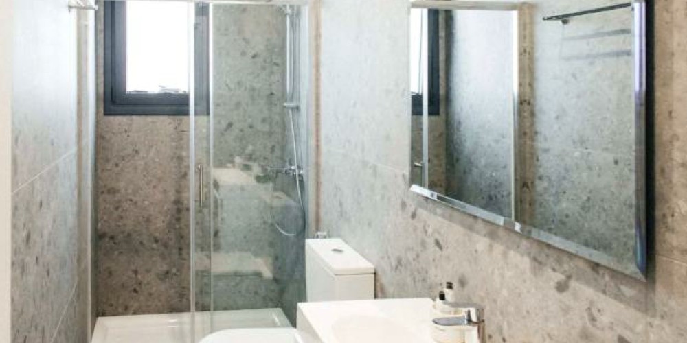 Three-bedroom apartment with a large covered veranda and panoramic views in Cineplex, Limassol — photo 13