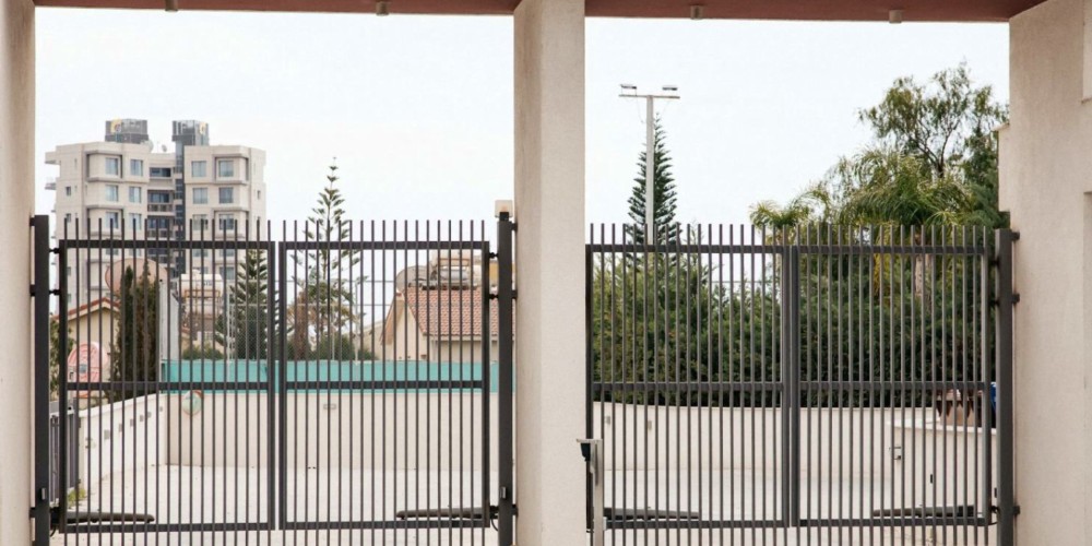 Three-bedroom apartment with a large covered veranda and panoramic views in Cineplex, Limassol — photo 14