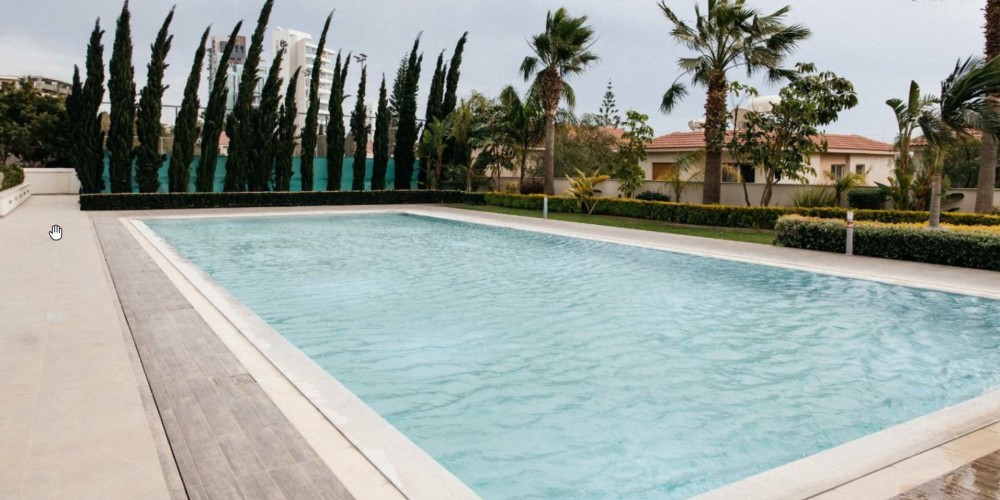 Three-bedroom apartment with a large covered veranda and panoramic views in Cineplex, Limassol — photo 17