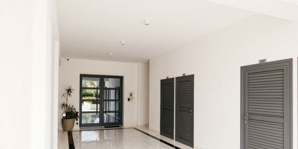 Three-bedroom apartment with a large covered veranda and panoramic views in Cineplex, Limassol — photo 20