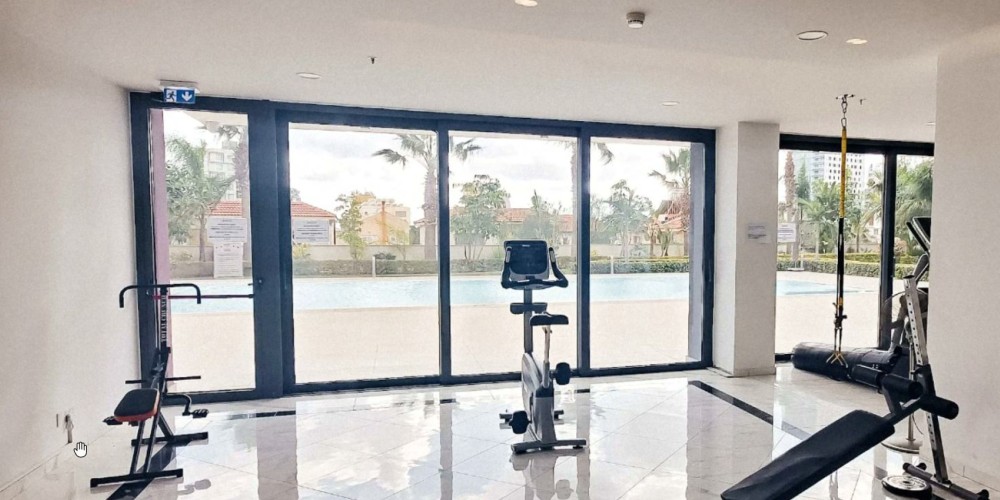 Three-bedroom apartment with a large covered veranda and panoramic views in Cineplex, Limassol — photo 22