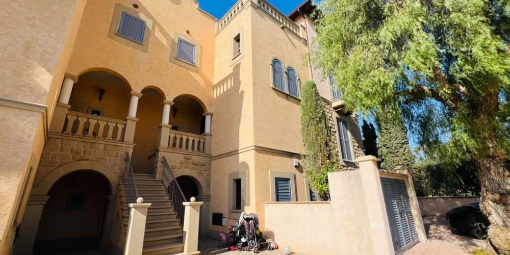 3-bedroom duplex apartment on the first sea line in St. Raphael, Limassol — photo 3