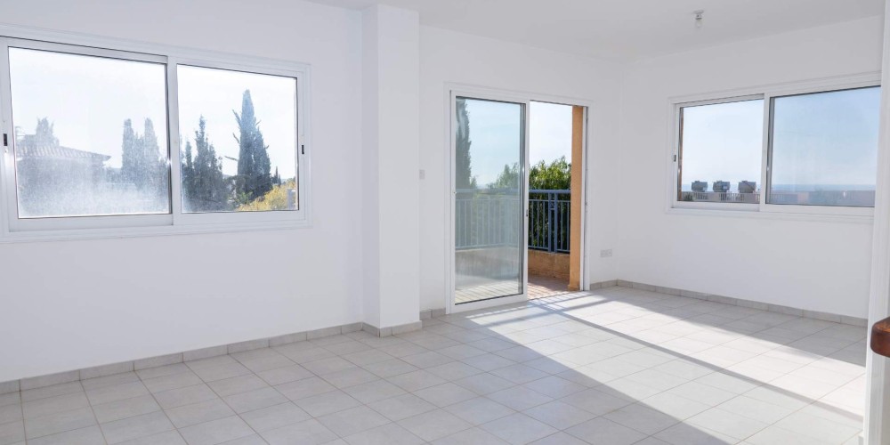 Apartments in a resort-style complex with a communal pool in Peyia, Paphos — photo 9