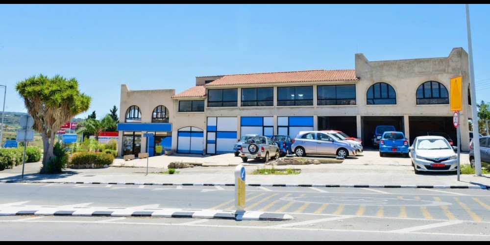 Retail space next to the beaches and the new marina in Coral Bay, Paphos — photo 2