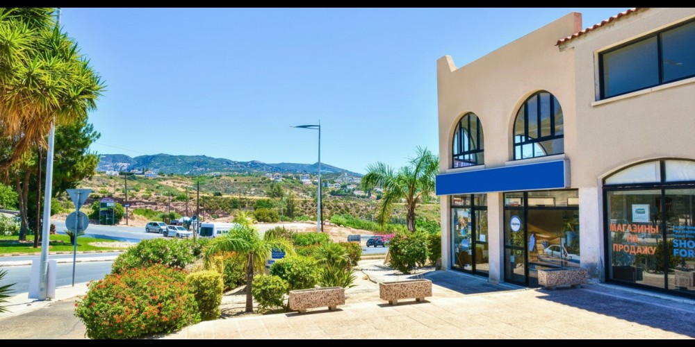 Retail space next to the beaches and the new marina in Coral Bay, Paphos — photo 3