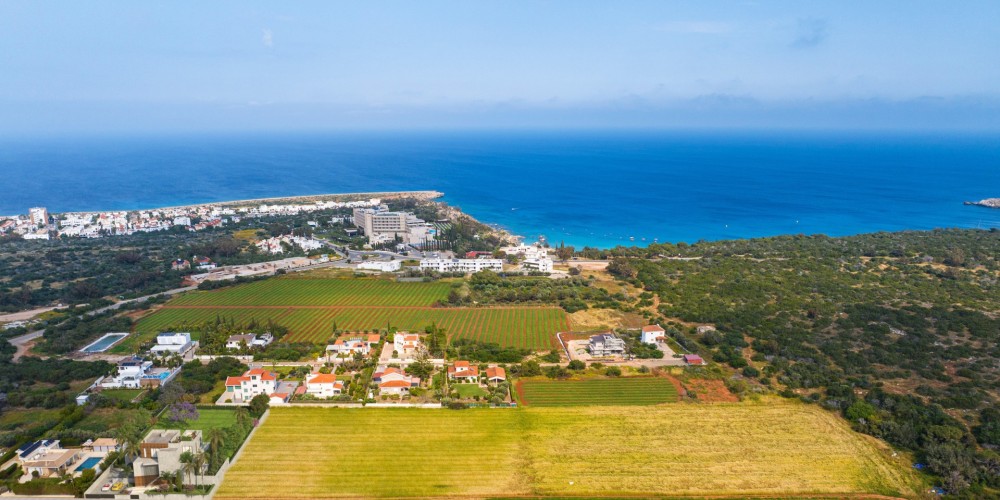 Luxury 4-bedroom villa with a pool close to the sea in Grecian Park, Protaras — photo 78
