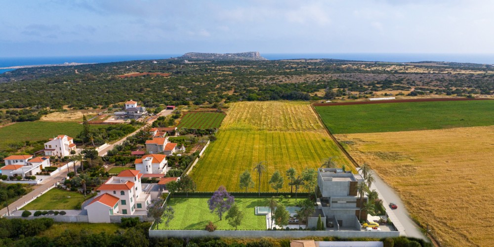Luxury 4-bedroom villa with a pool close to the sea in Grecian Park, Protaras — photo 79