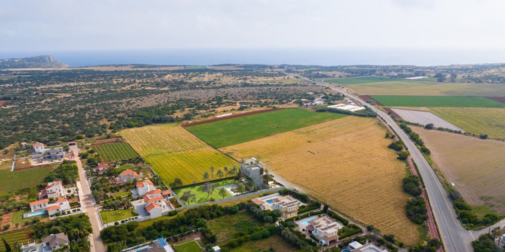 Luxury 4-bedroom villa with a pool close to the sea in Grecian Park, Protaras — photo 81
