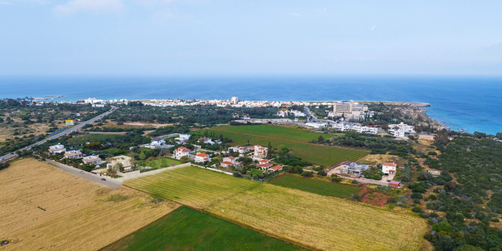 Luxury 4-bedroom villa with a pool close to the sea in Grecian Park, Protaras — photo 83