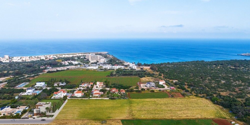 Luxury 4-bedroom villa with a pool close to the sea in Grecian Park, Protaras — photo 84