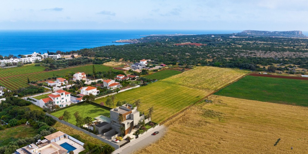 Luxury 4-bedroom villa with a pool close to the sea in Grecian Park, Protaras — photo 85