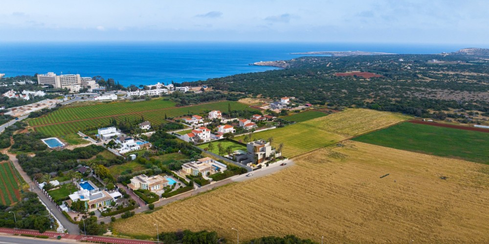 Luxury 4-bedroom villa with a pool close to the sea in Grecian Park, Protaras — photo 86