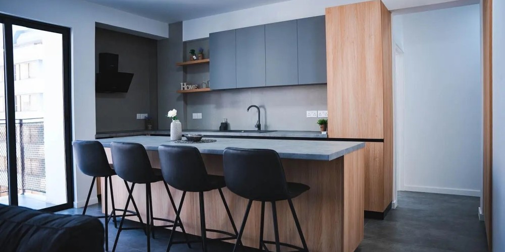 3-bedroom renovated apartment with panoramic views in Neapolis, Limassol — photo 1