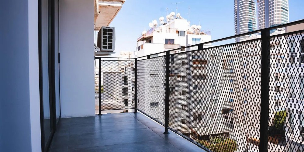 3-bedroom renovated apartment with panoramic views in Neapolis, Limassol — photo 7