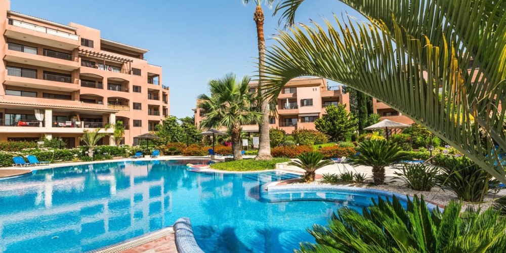 1-bedroom apartment in a gated complex with landscaped gardens and a pool in Universal, Paphos — photo 2