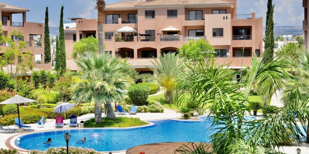 1-bedroom apartment in a gated complex with landscaped gardens and a pool in Universal, Paphos — photo 3