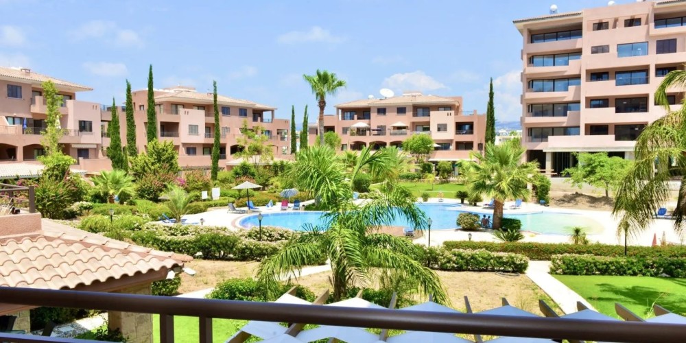 1-bedroom apartment in a gated complex with landscaped gardens and a pool in Universal, Paphos — photo 4