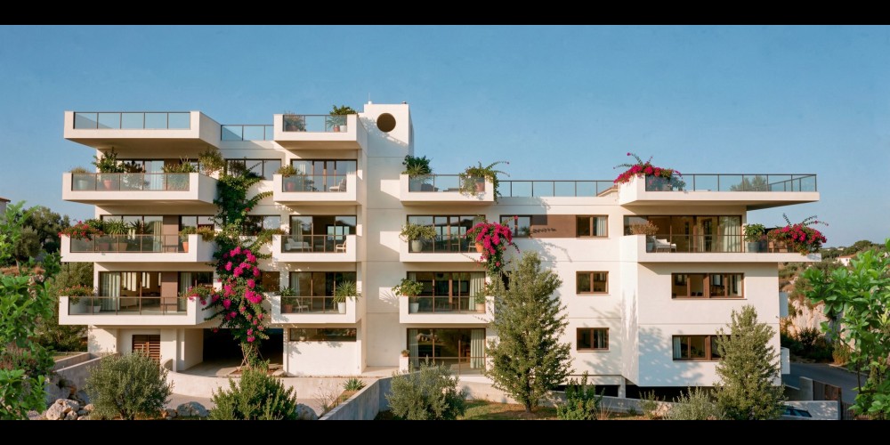 Apartments in a building with a communal pool in Agia Fyla, Limassol — photo 5