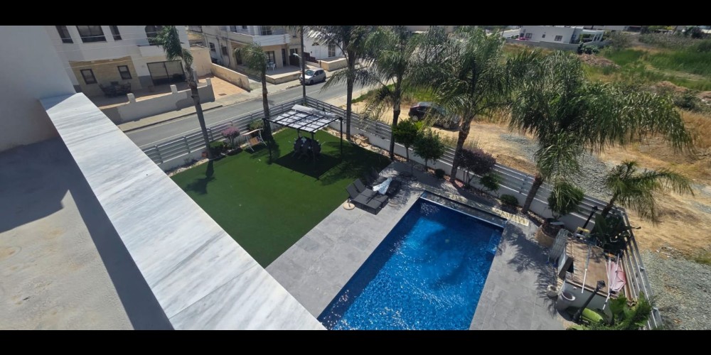 Fully renovated 4-bedroom family home with swimming pool in Oroklini, Larnaca — photo 2