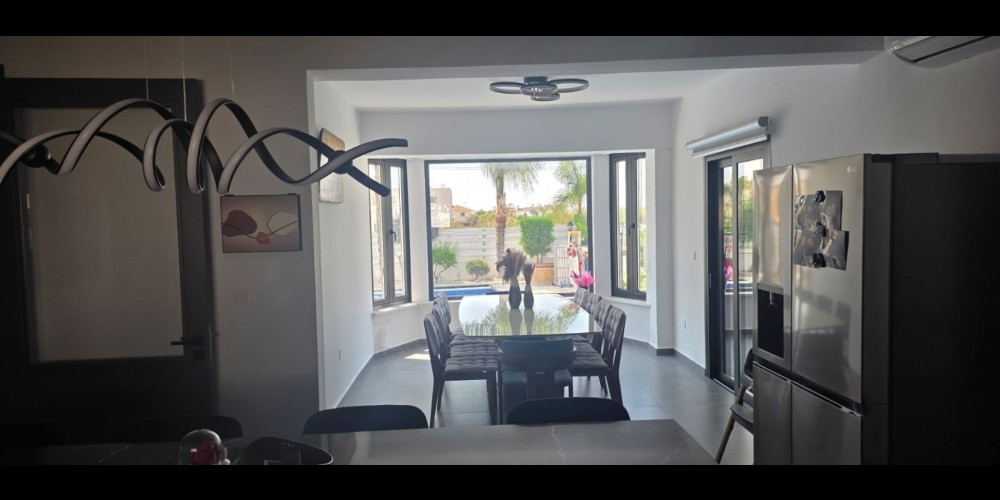 Fully renovated 4-bedroom family home with swimming pool in Oroklini, Larnaca — photo 6