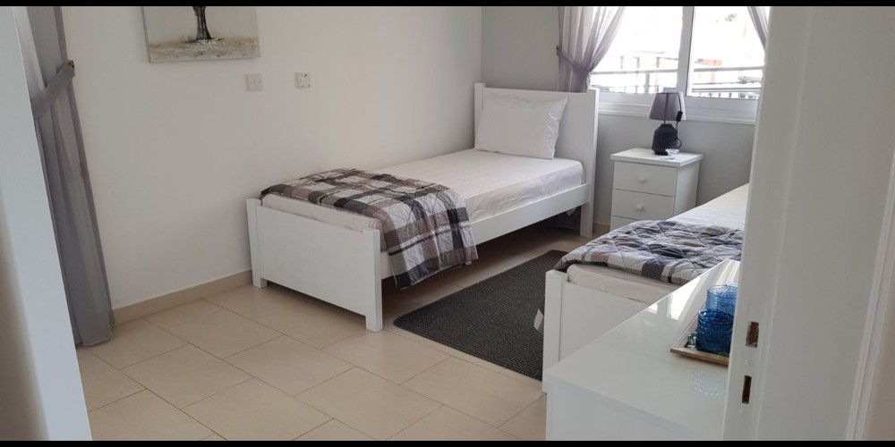 A resale 3 bedroom apartment with a communal pool in the tourist area of Paphos — photo 7